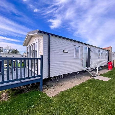Beautiful 8 Berth Caravan With Decking At Naze Marine Park, Essex Ref 17184P Walton-on-the-Naze Zewnętrze zdjęcie