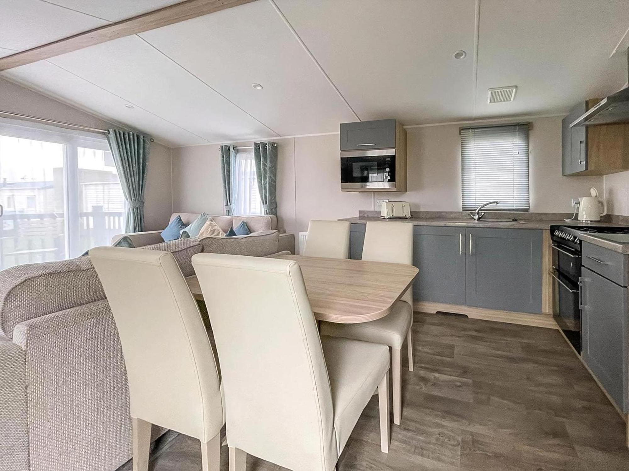 Beautiful 8 Berth Caravan With Decking At Naze Marine Park, Essex Ref 17184P Walton-on-the-Naze Zewnętrze zdjęcie
